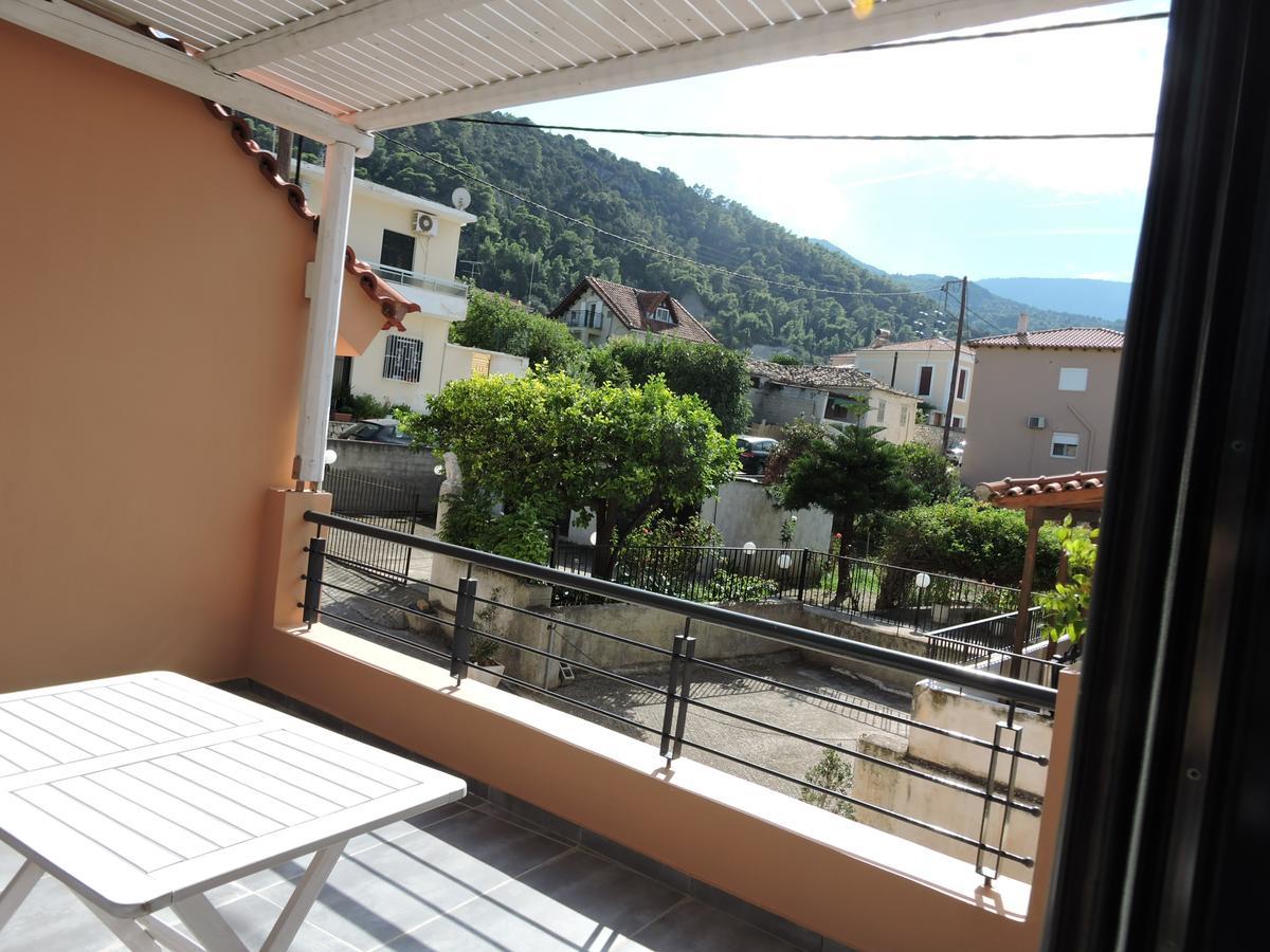 Alissachni Luxury Apartments Derveni Exterior photo