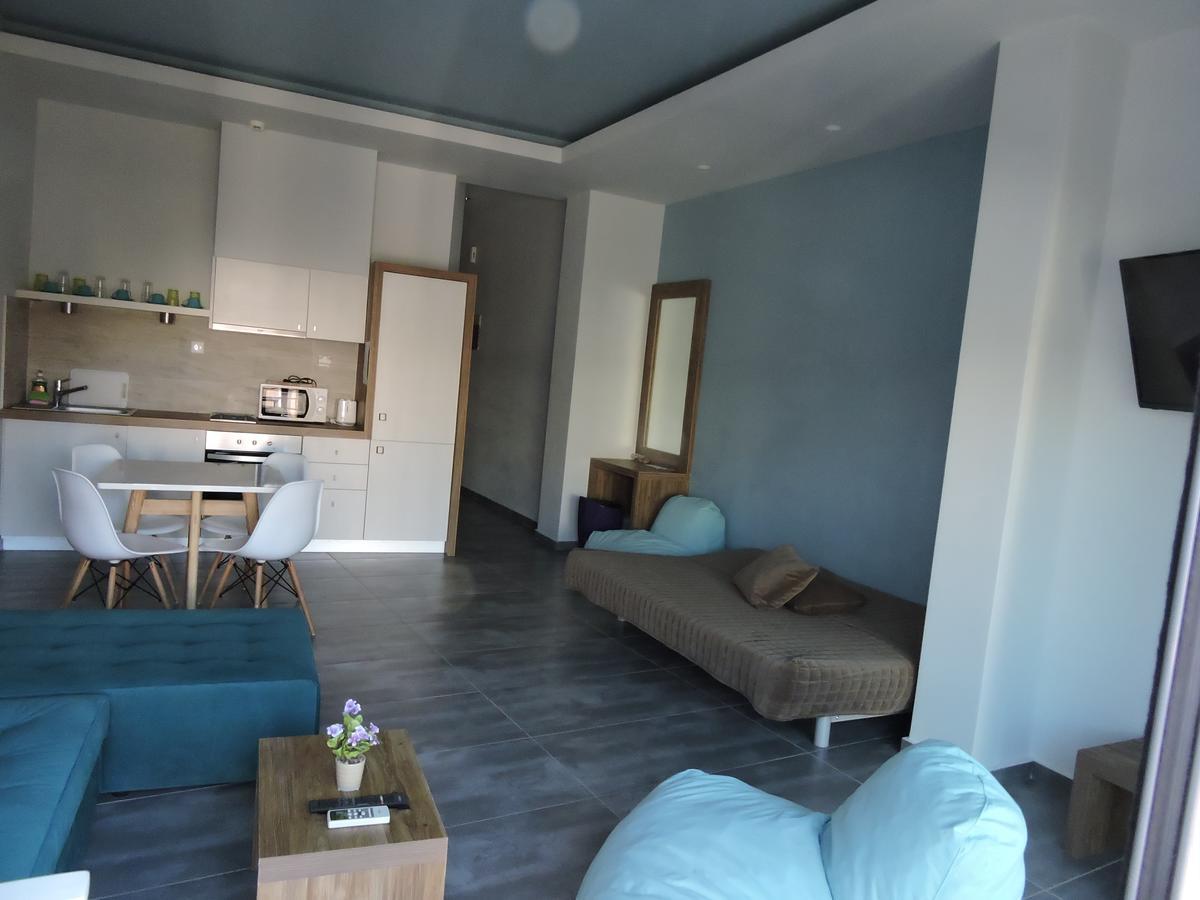 Alissachni Luxury Apartments Derveni Exterior photo