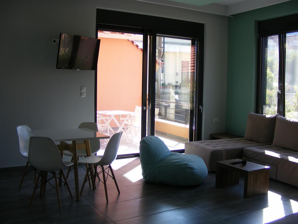 Alissachni Luxury Apartments Derveni Exterior photo