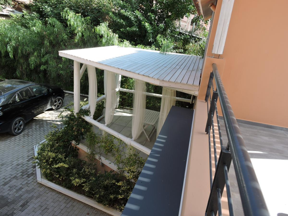 Alissachni Luxury Apartments Derveni Exterior photo