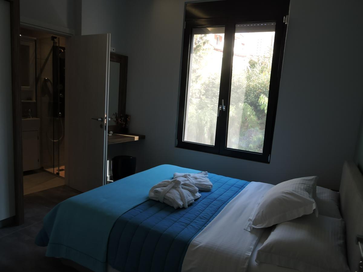 Alissachni Luxury Apartments Derveni Exterior photo