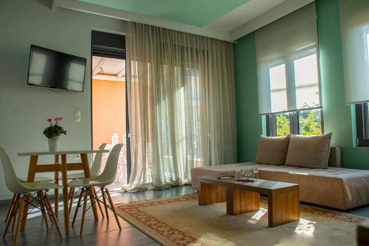 Alissachni Luxury Apartments Derveni Exterior photo