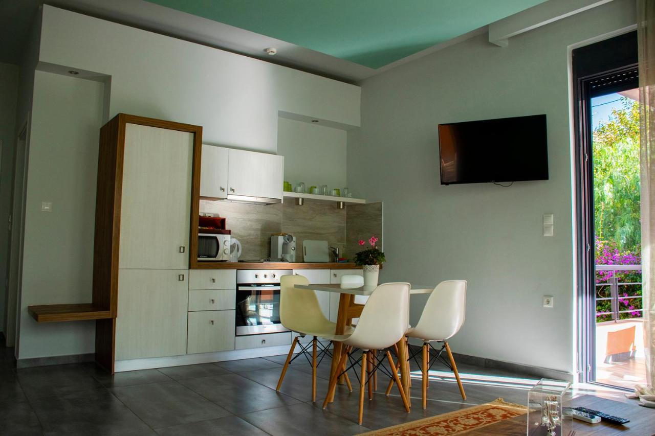 Alissachni Luxury Apartments Derveni Exterior photo