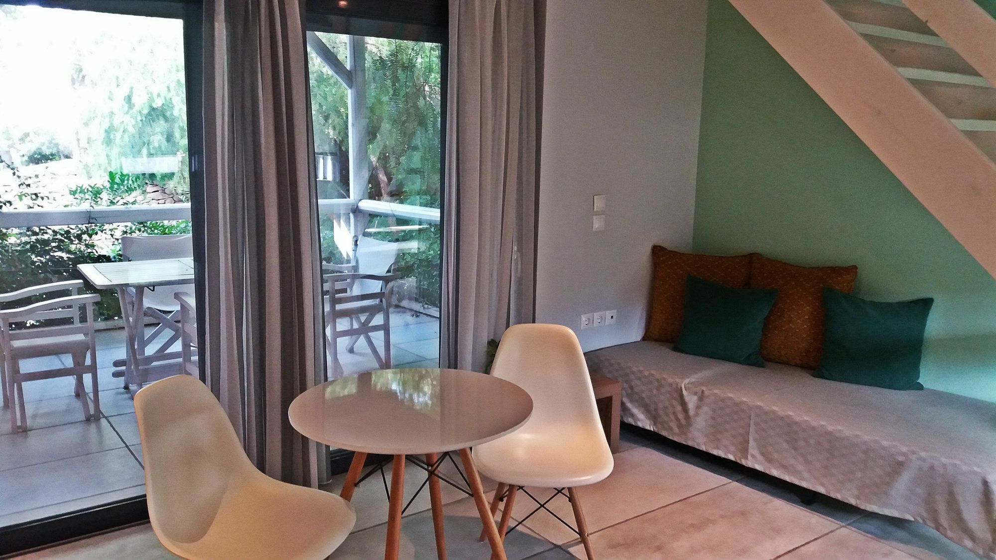 Alissachni Luxury Apartments Derveni Exterior photo